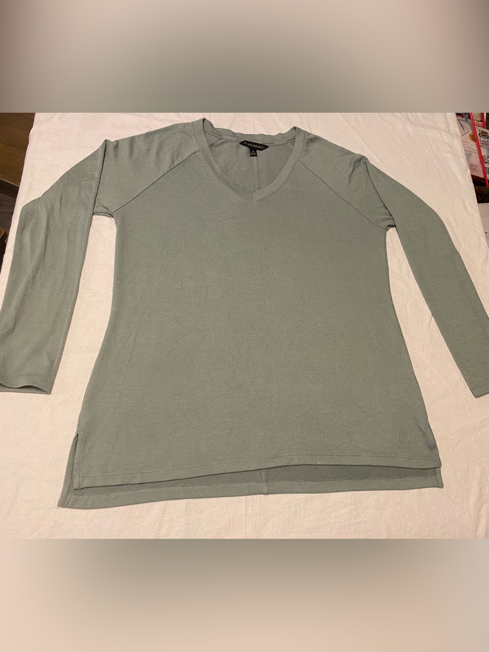 Banana Republic Sage Green V-Neck Sweater Fall Work Comfy Soft Size Medium